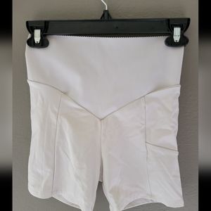 White oysho shorts with pockets